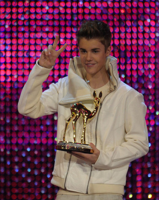 JUSTIN BIEBER