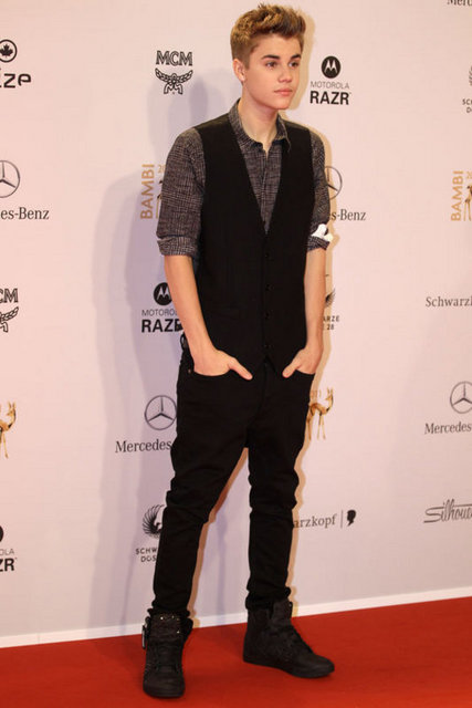 JUSTIN BIEBER