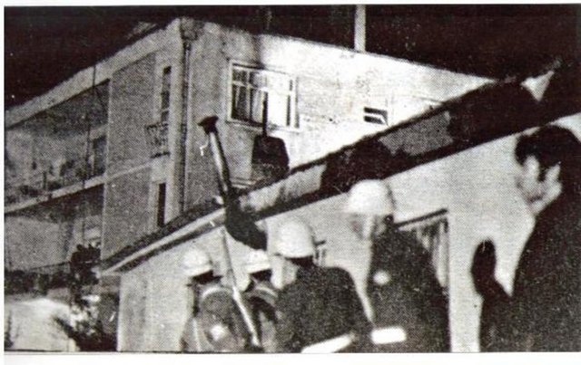 EV PROJEKTÖRLER İLE AYDINLATILDI.