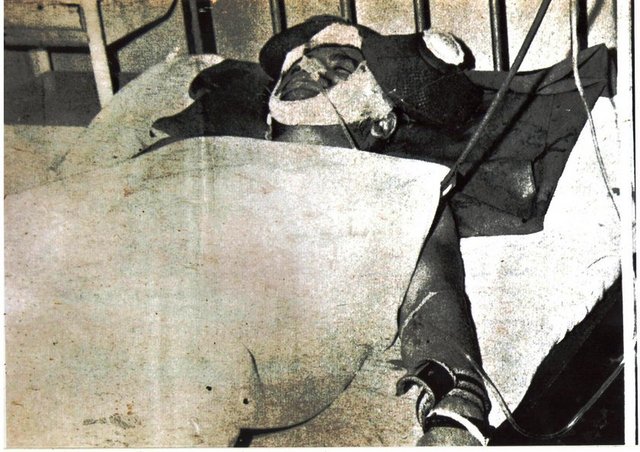 İBRAHİM ÖZLAŞ ÖLMEDEN BİRAZ EVVEL HASTANEDE GÖRÜLÜYOR.