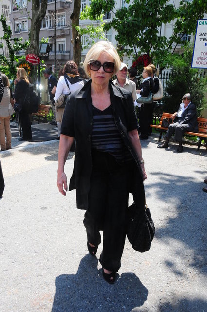 AYŞE BEYAZIT