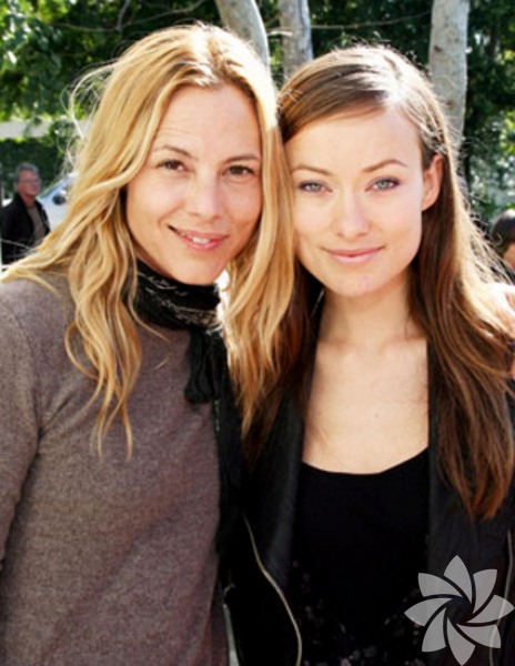 Maria Bello &amp; Olivia Wilde - Haiti