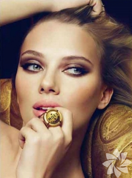 Moet Chandon - Scarlett Johansson