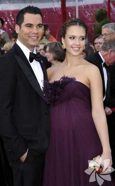 Jessica Alba - Cash Warren