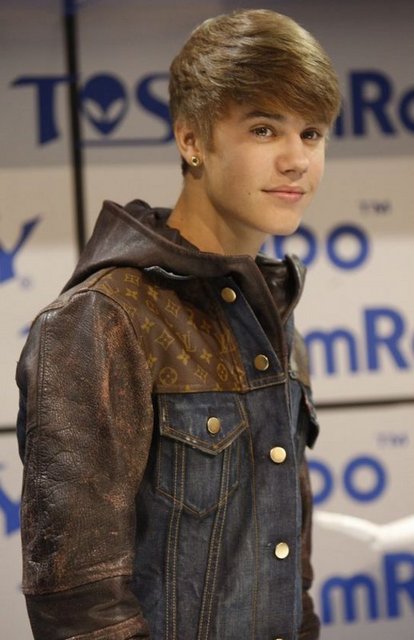 JUSTIN BIEBER