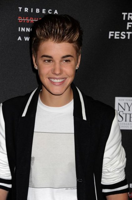 JUSTIN BIEBER