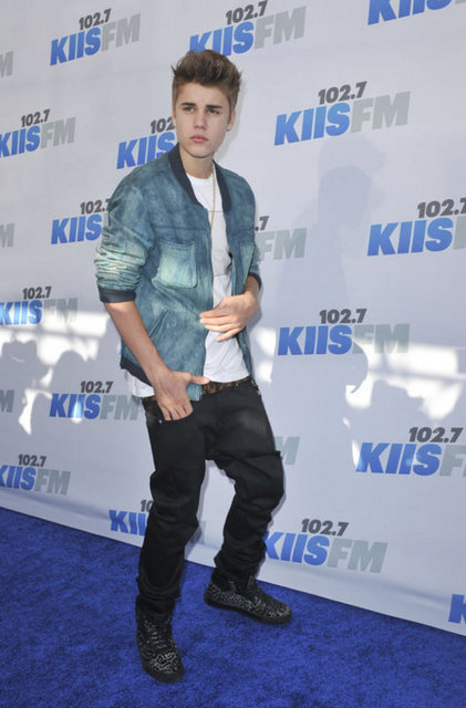 JUSTIN BIEBER