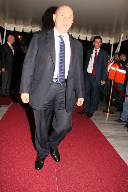 NİHAT ÖZDEMİR 