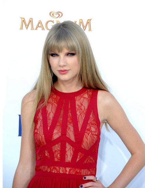 TAYLOR SWIFT