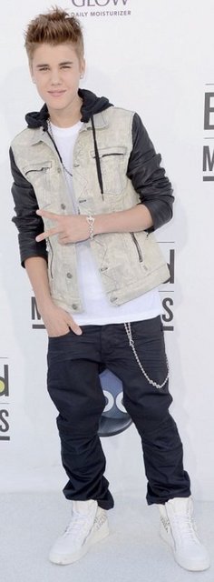 JUSTIN BIEBER
