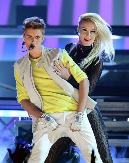 JUSTIN BIEBER
