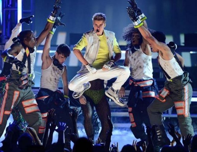 JUSTIN BIEBER
