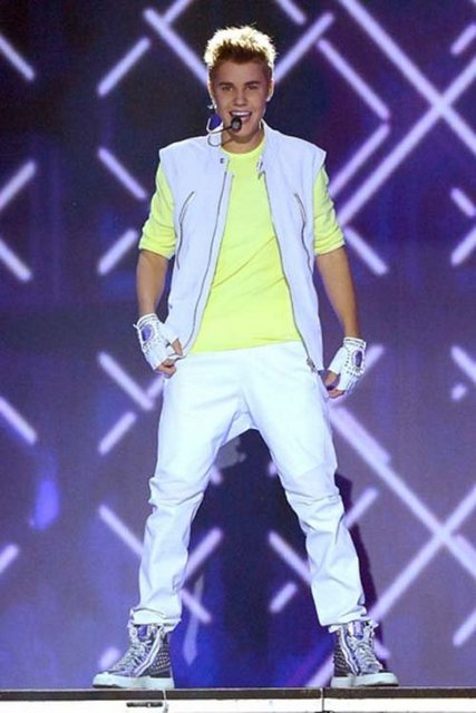 JUSTIN BIEBER