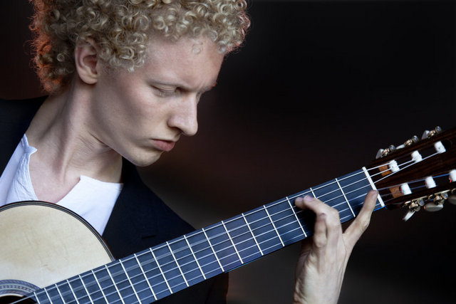 ** Akbank Sanat'ta; 25 Mayıs Cuma, saat 20.00'de, (gitar) Johannes Möller. Giriş: 20, 10 TL. Tel: (212 252 35 00) - ** Live Haymatlos'da; 25 Mayıs Cuma, saat 21.00'de, Manuel Reina. Tel: (212 243 55 35)