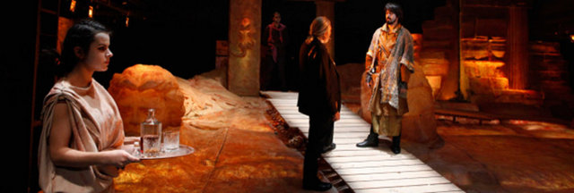 ** Kadıköy Haldun Taner Sahnesi'nde; 25 Mayıs Cuma, saat 20.30'da, 26 Mayıs Cumartesi, saat 15.30'da, "Antigone". Giriş: 39, 22 TL. Tel: (216 349 04 63) - ** Craft'ta; 25 Mayıs Cuma, saat 20.30'da, "Kayıp", her Çarşamba ve Perşembe, saat 20.30'da, "Uğrak Yeri" . Tel: (212 249 49 66)