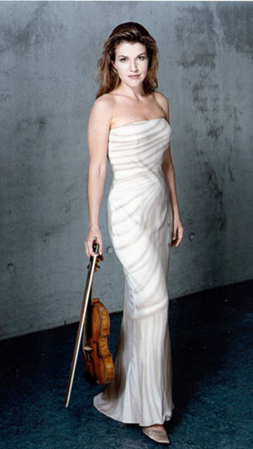 ** Lütfi Kırdar Anadolu Auditorium'da; 1 Haziran Cuma, saat 20.00'de, "Viyana-Berlin Oda Orkestrası & Anne-Sophie Mutter". Giriş: 425, 34 TL. Tel: (216 556 98 00)