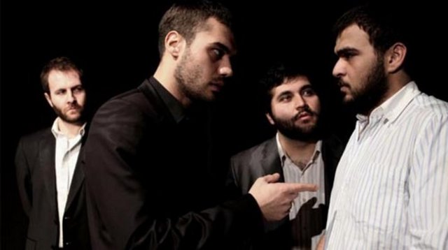 ** İkinci Kat'ta; 25 Mayıs Cuma, saat 21.00'de, "Aut", 26 Mayıs Cumartesi, saat 21.00'de, Limonata, 27 Mayıs Pazar, saat 20.00'de, "Tetikçi – Bulut", 31 Mayıs, saat 21.00'de, "Yok Oğlum, Biz Evdeyiz / Serbest Bölge". Tel: (212 292 32 47) - ** Hamursuz Fırını'nda; 25 Mayıs Cuma, saat 21.00'de, 26 Mayıs Cumartesi, saat 15.30'da ve 21.00'de, "Yola Çıktığım Gün Sakin Serin Bir Sabahtı". Tel: (212 243 99 91)