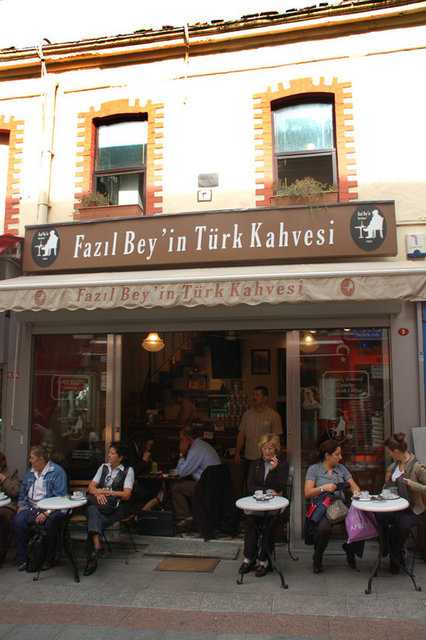 ** Fazıl Bey Kahvesi / Kadıköy Tel: (216 450 28 70)