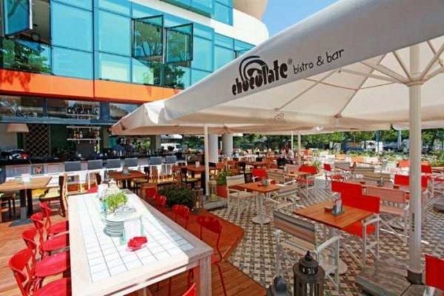 SUADİYE CHOCOLATE - Anadolu Yakası'nda muhteşem bir kahvaltı keyfi. Cumartesi ve pazar günleri serpme kahvaltı servis eden Chocolate Cafe'de saat 10:00 - 14:00 arası kahvaltı edebilirsiniz. Kişi başı 29 TL olan serviste çay ve kahve sınırsız. - Adres: Chocolate Bistro&Bar Şaşkınbakkal: Kazım Özalp sok. Yalman Center A Blok Şaşkınbakkal Kadıköy - Tel: 0216 3606134 -