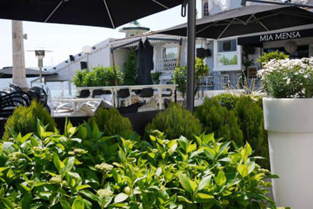 MİA MENSA - Kuruçeşme'de Su ada ve boğaz manzarası eşliğinde İtalyan ve Türk lezzetlerinden oluşan brunch keyfine ne dersiniz?  Mia Mensa restaurant, sadece Pazar günleri saat 11:00 - 14: 00 arası brunch hizmeti veriyor. Kişi başı fiyatı 60 TL. Kredi kartı geçiyor.  -  - Adres: Kuruçeşme Mh.  Muallim Naci Caddesi 64, Beşiktaş 0212 263 4214 -  -