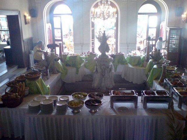 MALTA KÖŞKÜ - Yıldız Parkı içindeki iki tarihi köşkten biridir. Cumartesi ve pazar günleri 60 çeşitten oluşan açık büfe kahvaltınızı saat 09:00 - 13:30 arasında yapabilirsiniz. Kişi başı ücreti 27.5 TL. Rezervasyon alınmamaktadır. -  - Adres: Yıldız Parkı - Beşiktaş 0212 258 94 53 -