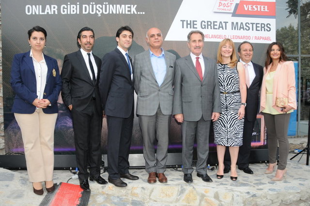 TUĞÇE GÜNDÜZ, HAKAN ELBİR, EMRE ZORLU, DR.YALÇIN KARAYAĞIZ, ERTUĞRUL GÜNAY, SELEN ZORLU, ÖMER YÜNGÜL, ZEYNEP ZORLU