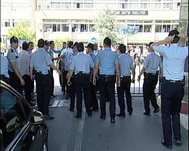 Marmara Üniversitesi'nin önünden görüntüler...