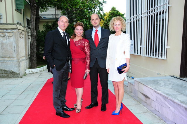 ERGUN - ARZU SAVGI, DENİZ, MELİSA KANATLI