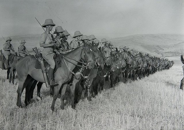 En son süvari birliği 2. Dünya Savaşı sırasında kullanılmıştır. Alman piyade birliğine saldıran Moğol süvarilerinden 2000 kişi öldürülmüş, buna karşın hiç Alman askeri ölmemiştir.