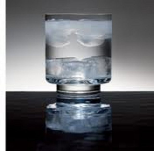 Bir bardak sıcak su, buzdolabında soğuk sudan daha çabuk donar