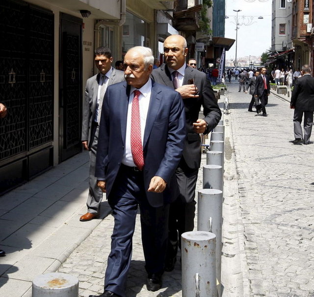 HÜSNÜ ÖZYEĞİN, FETTAH TAMİNCE