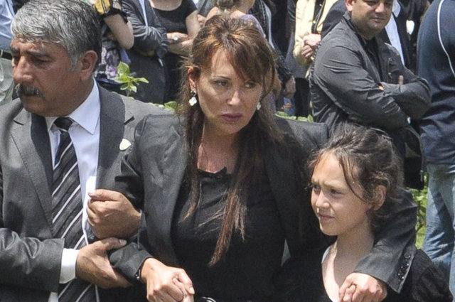 HAYATİ KAMHİ'NİN EŞİ CAMILLA KAMHI VE KIZI 