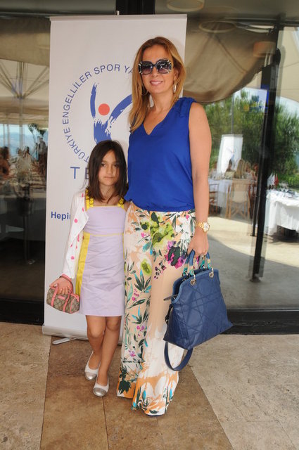 PELİN, ESRA ÖZTÜRK