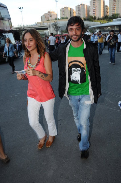 EMRE ÇAPA, ZARA TAŞ 