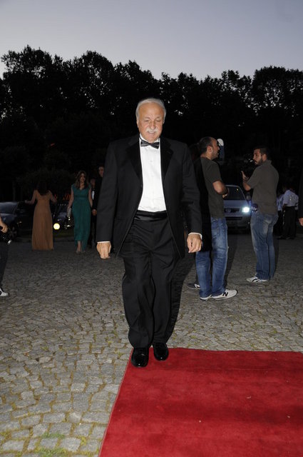 HÜSNÜ ÖZYEĞİN 