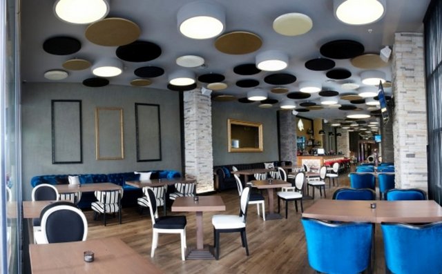 Shot İstanbul / Ataşehir Tel: (216 688 74 68) Anadolu Yakası'nın yeni gözdelerinden olan mekân, yemek mönüsüyle olduğu kadar shot'larıyla oldukça iddialı. Kulağımıza gelen duyumlara göre; gecenizi en kallavisinden sonlandırmak için mekânın, tarifi sır gibi saklanan Osmanlı Tokadı, hafif olsun meşkim diyorsanız da Kalaşnikof shot'ları sizleri bekliyor.