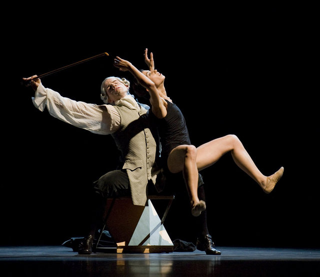 15 Haziran Cuma, Muhsin Ertuğrul Sahnesi'nde; saat 20.30'da, Netherlands Dance Theatre. Tel: (212 455 39 19)