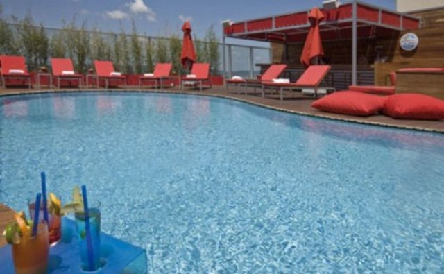 Sadece havuz girişi yok. Tamamen üye olmanız gerekiyor. Egzersiz, sauna, buhar banyosu, fitness yanında havuz kullanımı sadece üyelere özel. Yıllık üyelik fiyatı 3 bin 268 TL  -