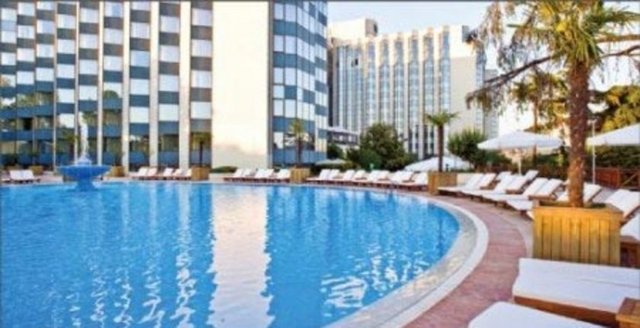 Şehrin merkezinde havuza girmek isteyenler için ideal