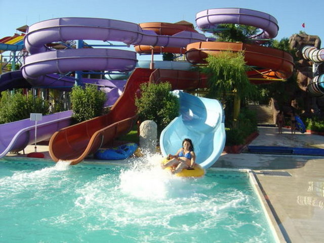 Hafta sonu ücretleri ise kadın 15 TL, erkek 30 TL.