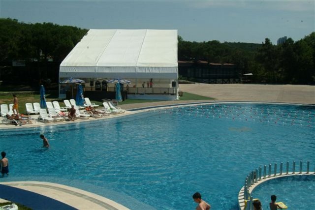 Darüşşafaka'da bulunan Parkorman'da brunch yaparak havuzun keyfini çıkarmak isterseniz 80 TL ödemelisiniz