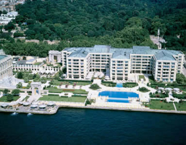 Havuz saat 16:00'da açılıyor.