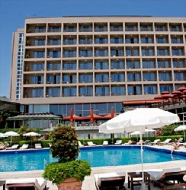 Fiyatlar hafta içi 50, hafta sonu 75 TL.  -  - Sabah 10:00'dan akşam 18:00'e kadar da açık -