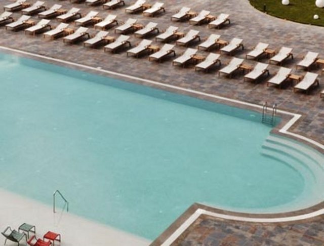 Burada hafta içi fiyatlarda kadın ve erkeklere ayrı fiyat uygulaması var