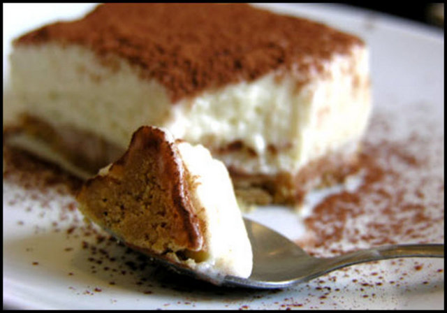 Babanızla Özsüt'e gittiğinizde - mutlaka zevkinize göre bir çeşit - bulacaksınız. Taze meyveli - çeşitlerden bol çikolatalılara; balbadem - lezzetinden nanelilere - kadar tam sekiz farklı lezzet - babanızla geçireceğiniz özel - anlara eşlik edecek.