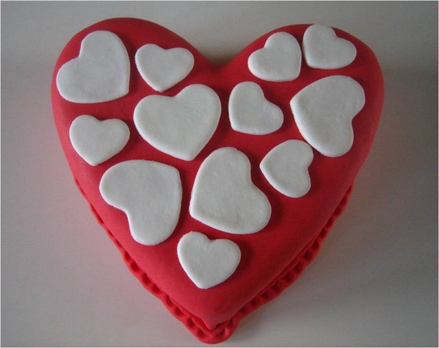 Hâlâ hediye almadıysanız, - Karaköy'e inip önce Namlı'da, - Bej'de ya da Opps Café'de - kahvaltı yapın - ardından Kağıthane'den babanızı - gülümsetecek bir hediye beğenin.