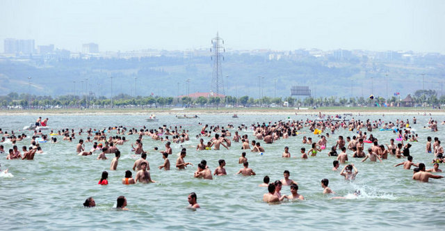 Plaj giriş ücreti 15 TL, öğrenciler için ise 10 TL. 0-7 yaş ise ücretsiz yararlanabiliyor. Giriş ücretiyle şezlong, şemsiye, soyunma kabinleri, duşı ve wc alanlarından yararlanmak mümkün.