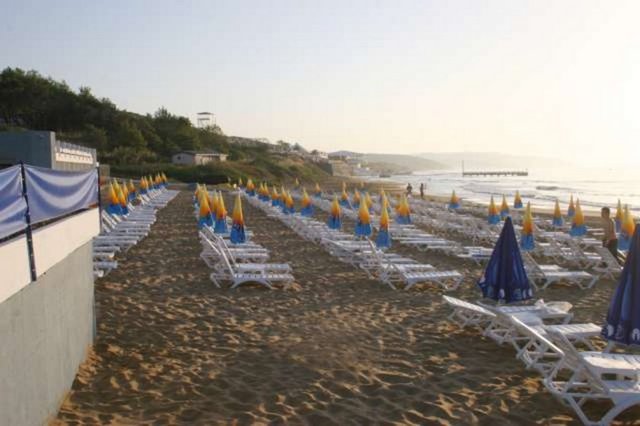 Hafta sonları Eğitmenler eşliğinde aerobic, tae-bo, pilates, aquagym, yoga, body pump gibi spor aktiviteleri yapabilmek fırsatı da olan Kilyos'taki Non- Stop Beach'te fiyatlar 10- 40 TL arasında değişiyor