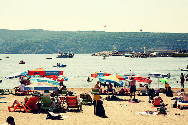 Poyrazköy güzel plajı ve istanbula yakınlığı ile hafta sonu denize girmek için gidilebilecek bir yer