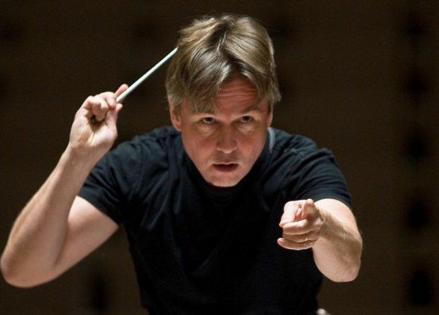 24 Haziran Pazar, İzmir Reji'de; saat 10.00'da, Re Rite Ses ve Video Enstelasyonu. Dijital Orkestra: Philharmonia Orkestrası & Esa-Pekka Salonen, şef. Giriş: 5, 3 TL. Tel: (216 556 98 00)